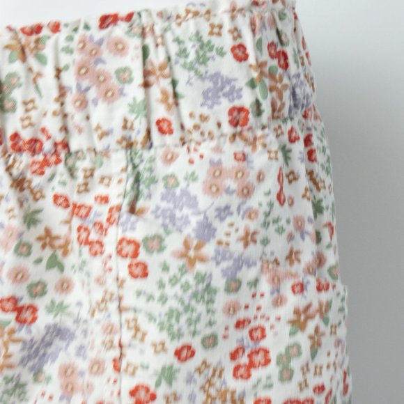 Levi's White with Red Floral Print Paperbag Elastic Waist Shorts Medium - Picture 7 of 10